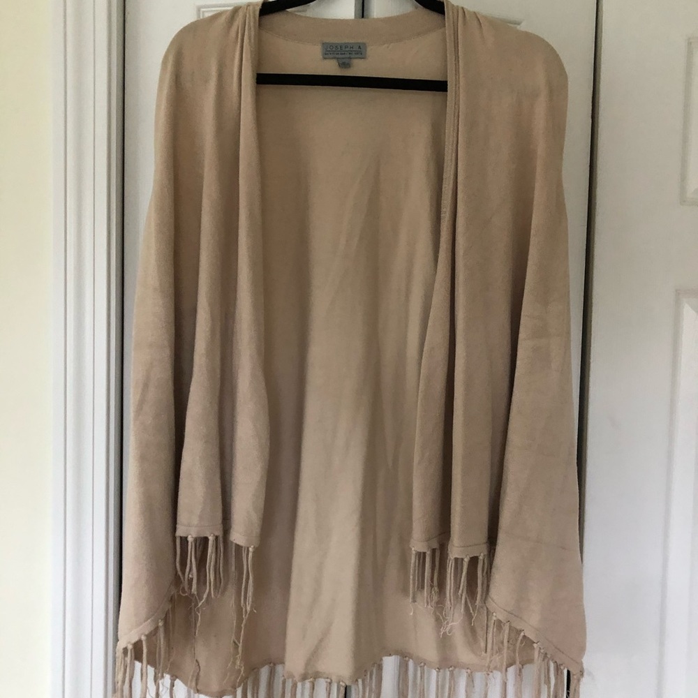 Sleeveless frilly cardigan